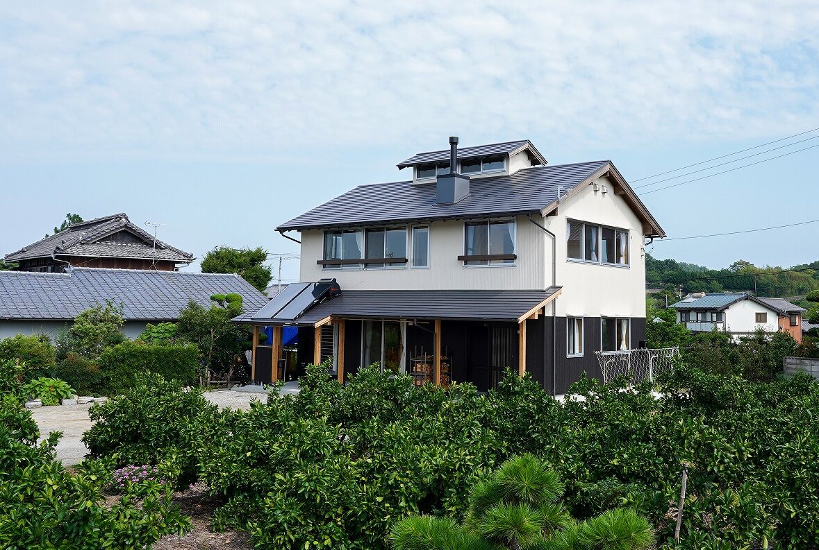 越屋根のある讃岐舎01